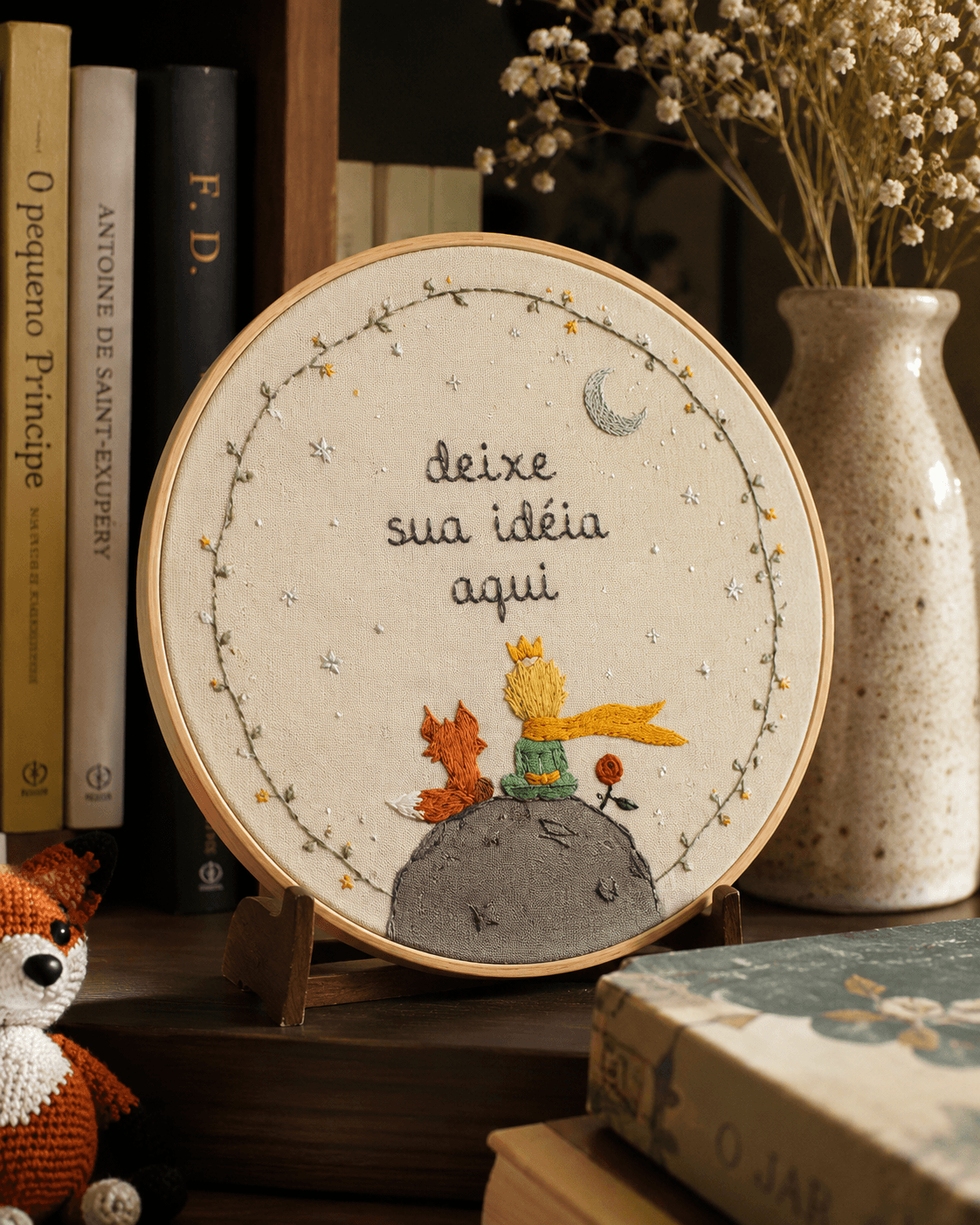 Amigurumi artesanal com textura suave e acabamento detalhado
